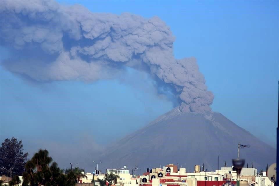 Las cenizas de las explosiones volcánicas contienen compuestos contaminantes que pueden afectar la salud de quienes las respiran.