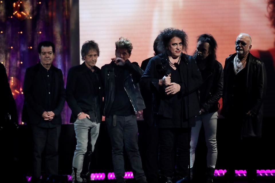 Los miembros de The Cure también forman parte de la organización.