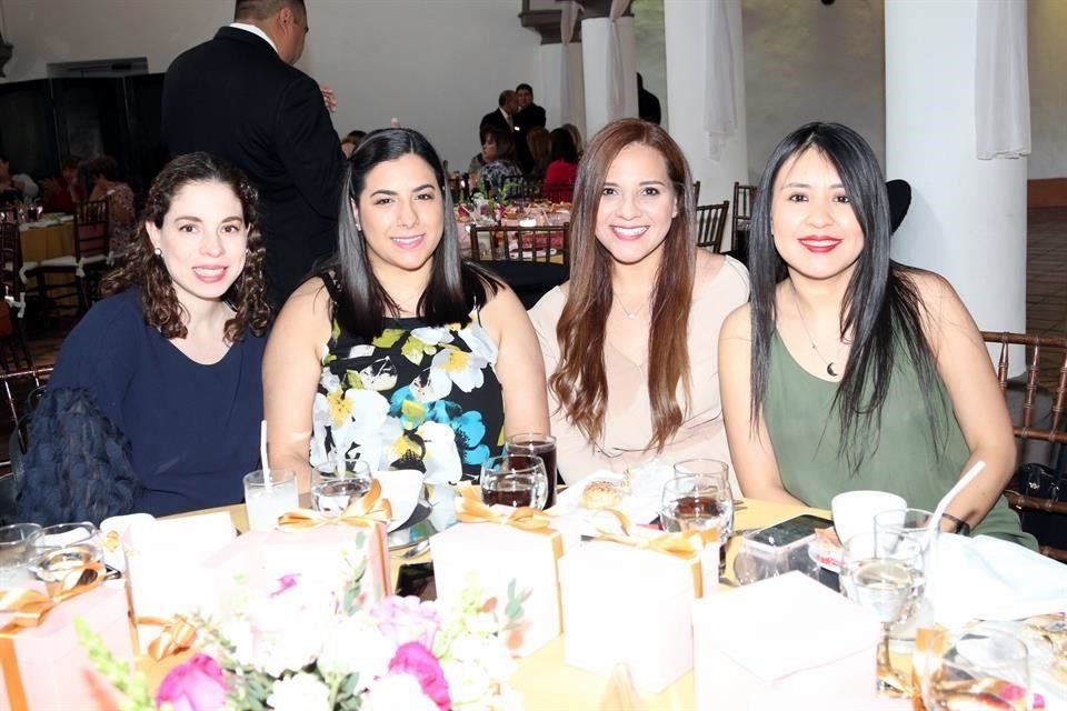 Mirthala Reyes, Cristina Rosas, Sandy Villa y Luna Reyes