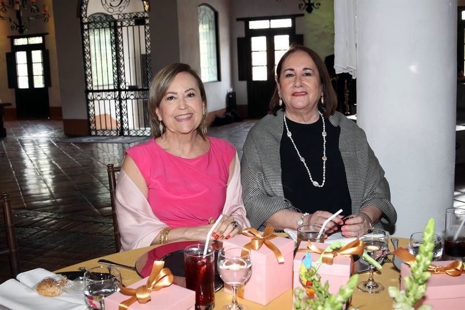 Blanca Quiroga de Cabral y Narcedalia García de Salinas