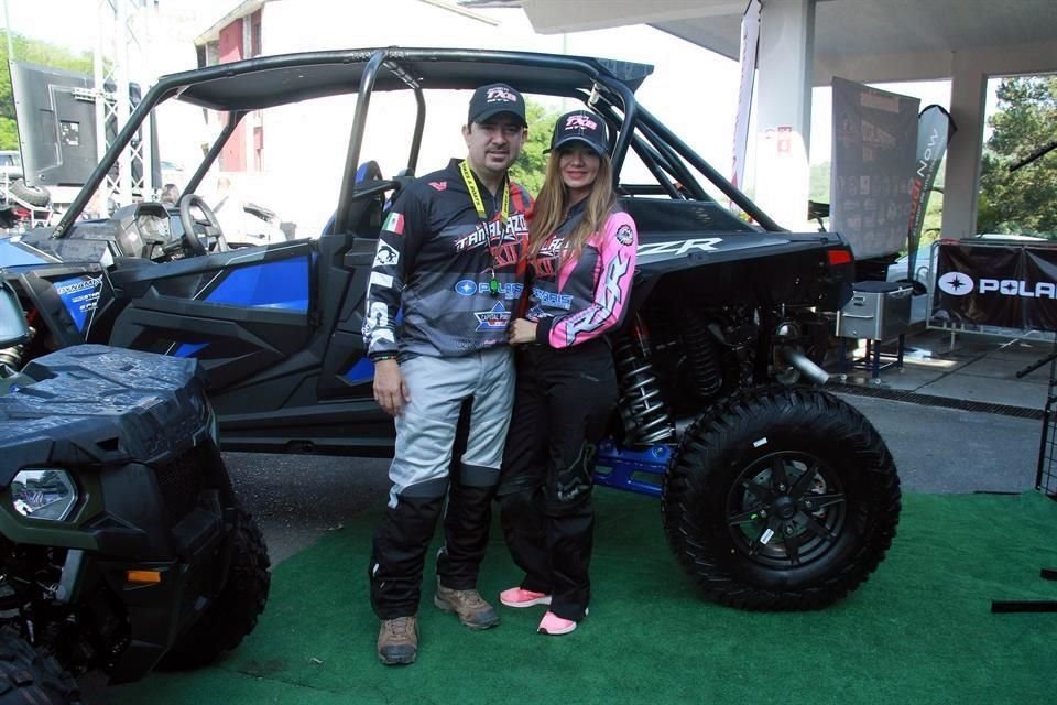 Alan Farías y Mirna González de Farías