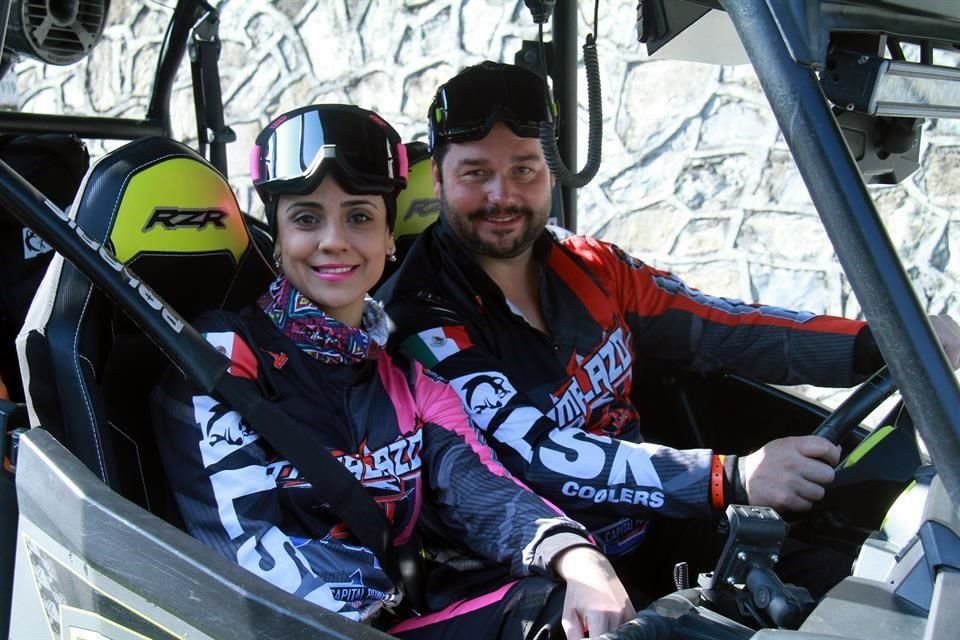 Cinthia Montemayor de Flores y Agustín Flores Cavazos
