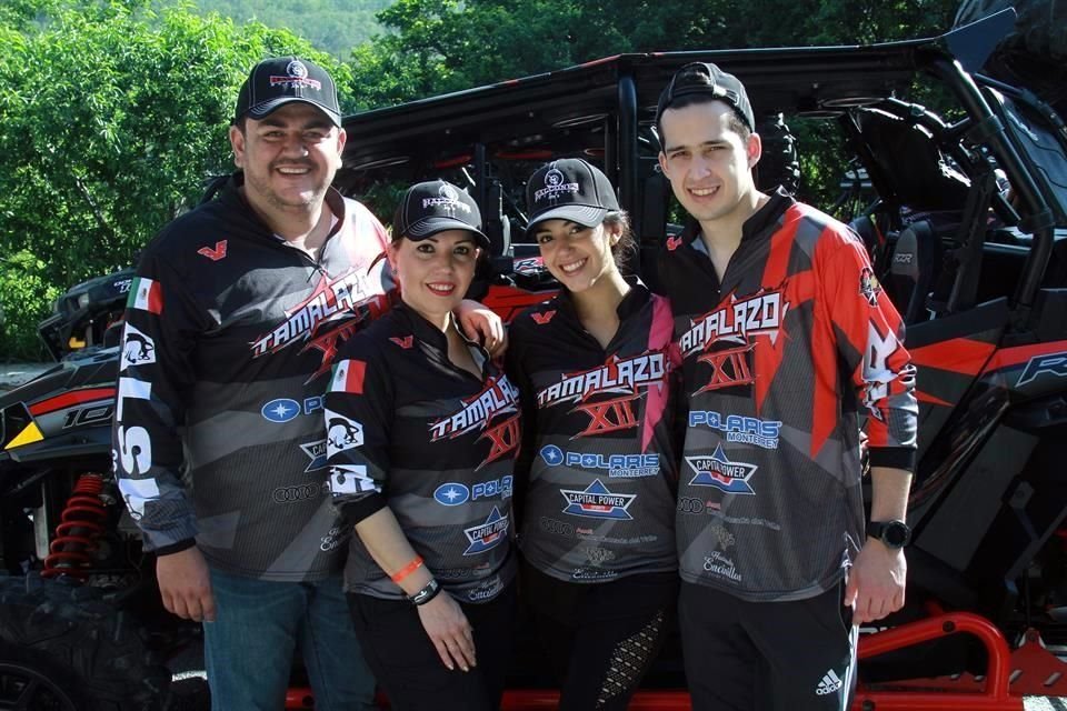 Eduardo Tamez García, Claudia De la Garza de Tamez, Ana Paula Tamez y Mauricio Cantú