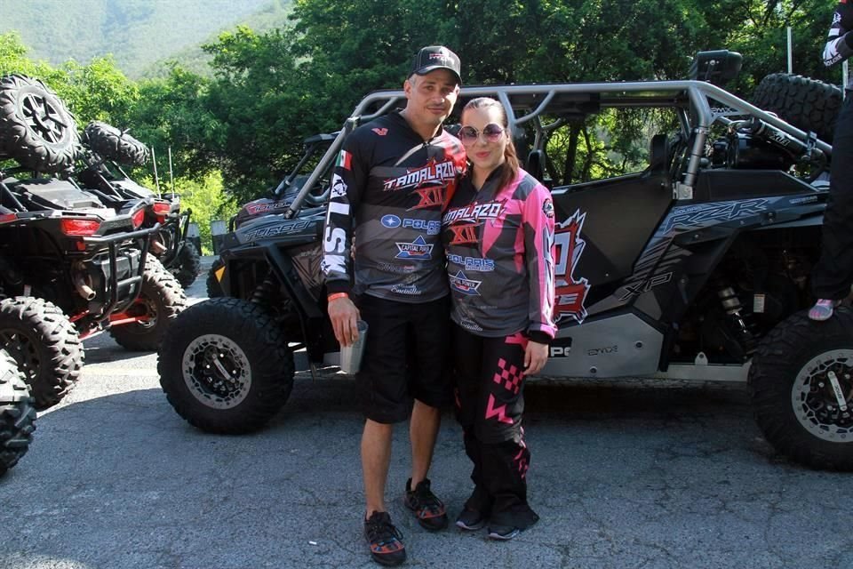 Adrián Garza y Karen González