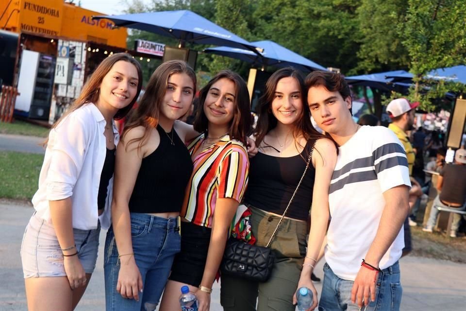 Mónica Botello, Regina Sánchez, Andressa Castillo, Paulina Martínez y Francisco Herrera