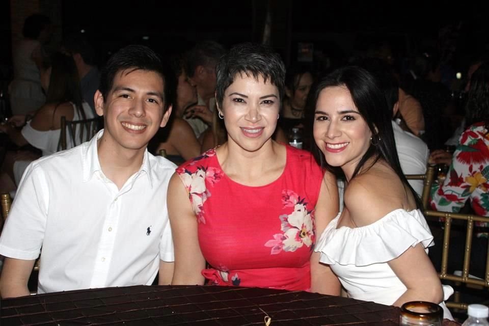 César Turruartes, Adriana Villarreal y Emily Trostle