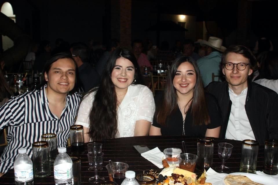 Mauricio Villarreal, Mariana Espino, Freide Iglesias y Andrés Villarreal