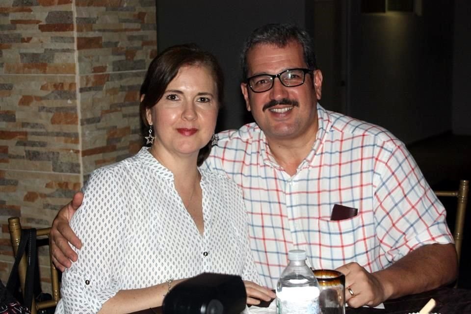 Yolanda Montelongo y Luis Garza