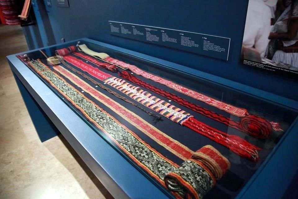 La elaboración de tejidos artesanales es altamente complicada e involucra un conocimiento matemático y de diseño.