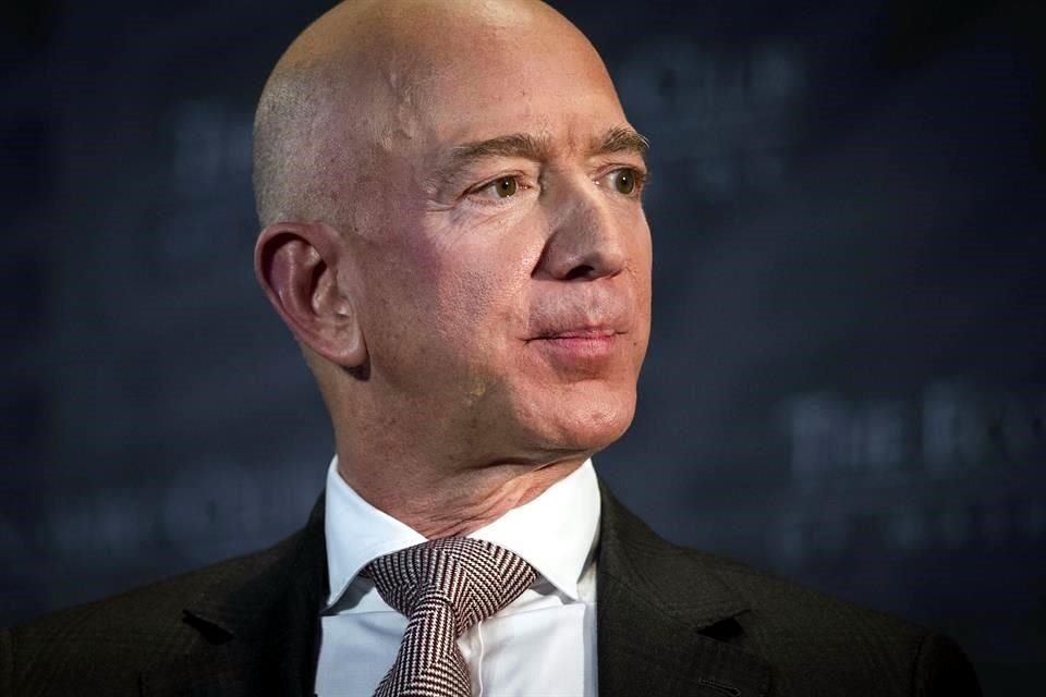 Jeff Bezos tiene un patrimonio neto de 191 mil 200 mdd.