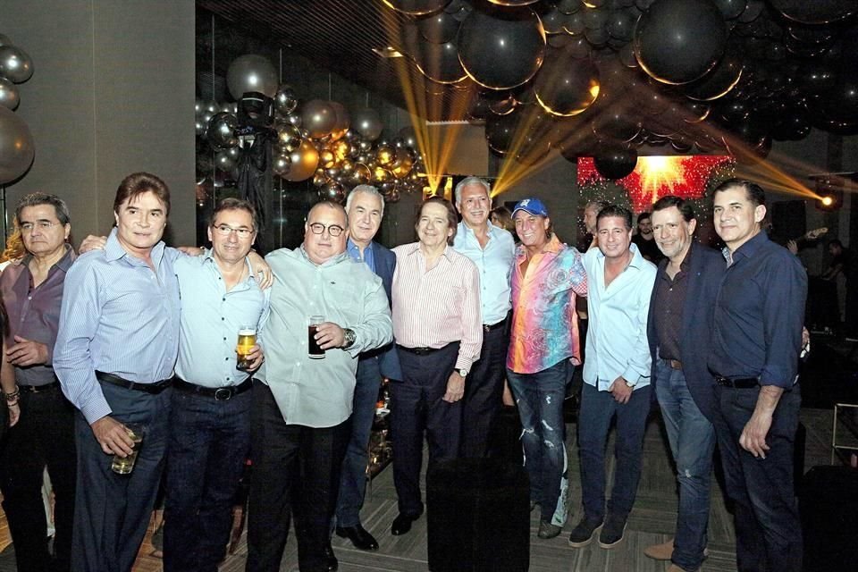 Edmundo Zepeda, Edgar Villarreal, Fernando Pérez Toledano, Víctor Almaguer, Sergio Gutiérrez, Víctor Califa, Hernán Sada, Pepe Gutiérrez, Jorge de La Garza y Eugenio Azcárraga