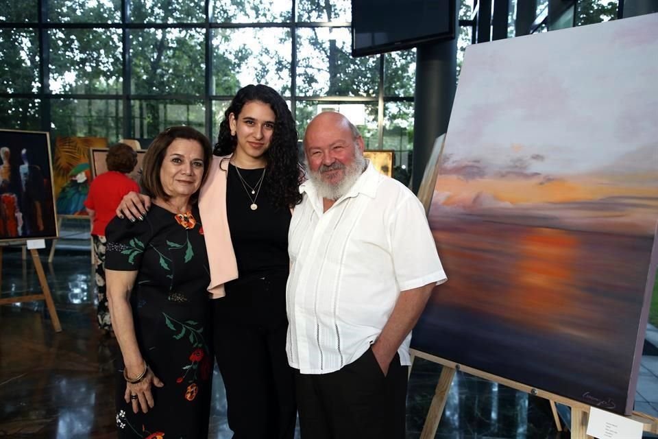 Lucía Peña, Aranza Bernal y Alvaro Guadiana