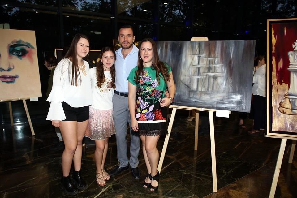 Nattalia Loredo, Monserrat Loredo, Eduardo Loredo y Nattalia Ramírez