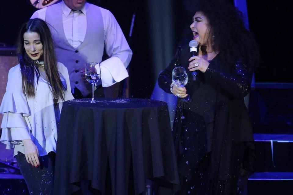 Su hija Ana Victoria le dio otro sabor al concierto.