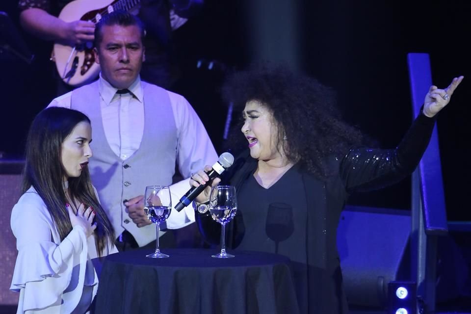 Su hija Ana Victoria le dio otro sabor al concierto.