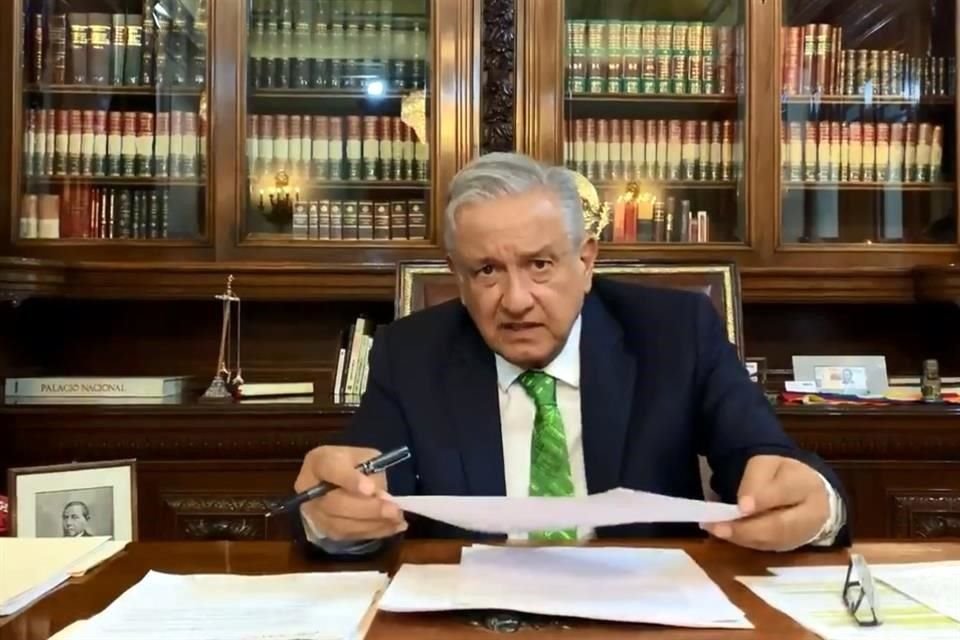 El Presidente firmó el memorándum en que ordena a Segob, SEP y SHCP no aplicar la reforma educativa vigente.