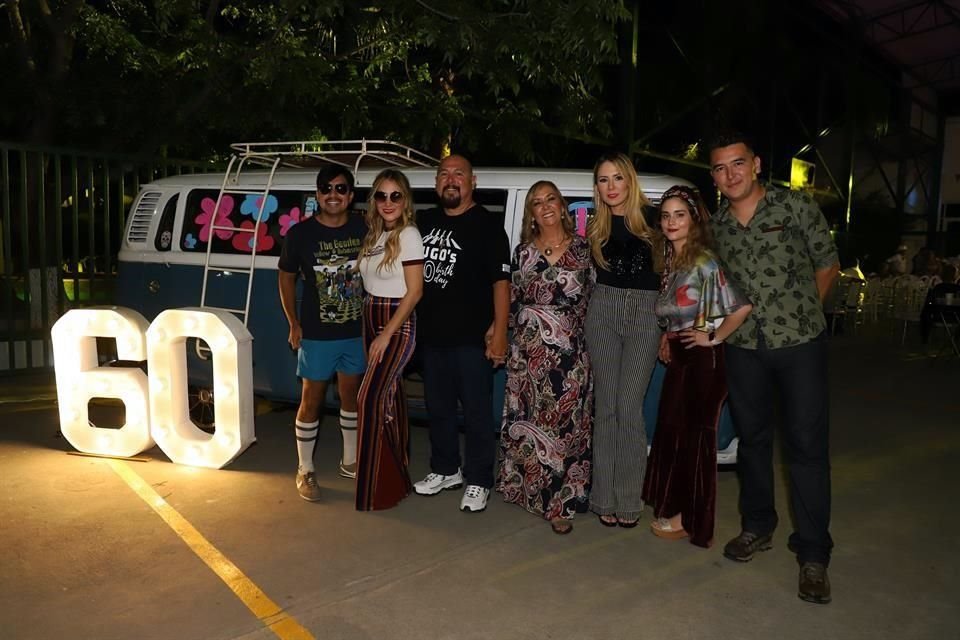 Miguel Peña, Anahí Escobedo, Hugo Escobedo Trejo, Susy Mejía de Escobedo, Susy Escobedo, Katia Garza de Escobedo y Hugo Escobedo