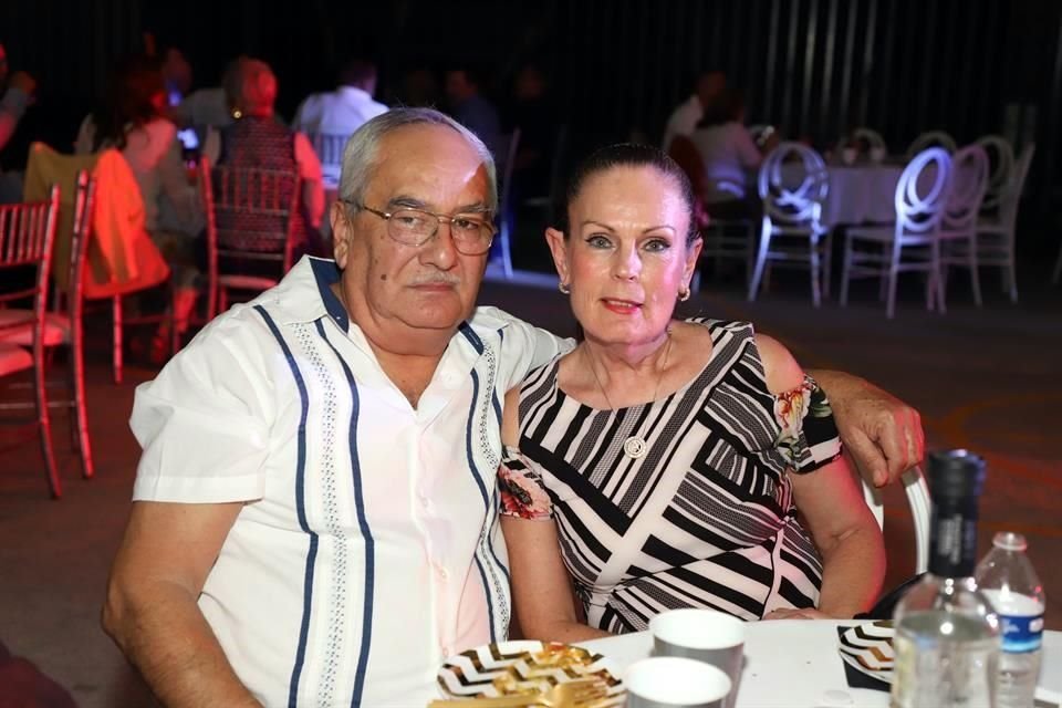 Arnulfo Mejía y Aracely González de Mejía