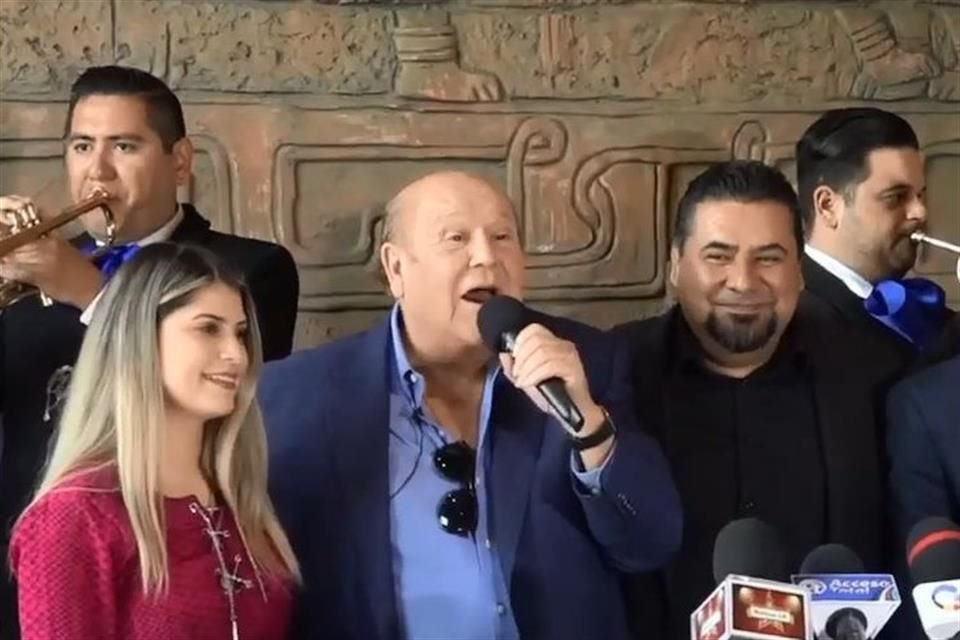 Leo Dan agradeció el apoyo y el cariño de sus fans al recibir su estrella maya.