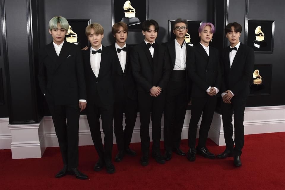 BTS y Halsey presentarán juntos la canción, 'Boy With Luv'.