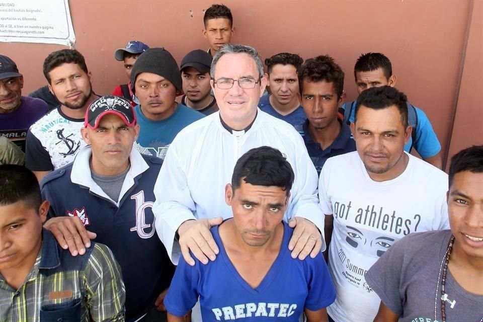 Preocupado por los más vulnerables, el Padre Felipe de Jesús Sánchez fundó Casa INDI para dar techo a indigentes y refugio a los migrantes que van rumbo a EU.
