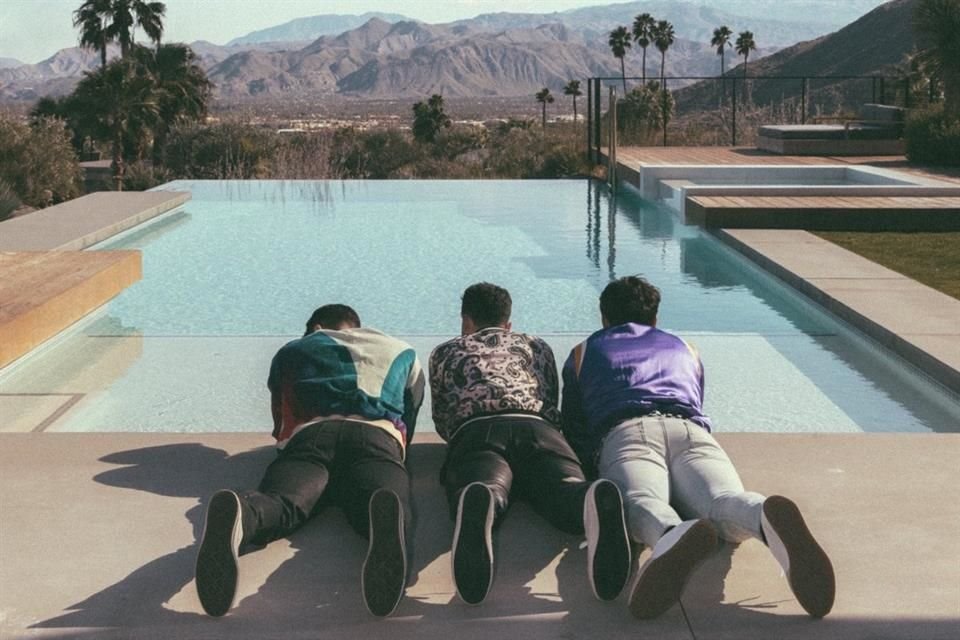 Ésta será la portada del álbum, que saldrá a la venta el próximo 7 de junio.