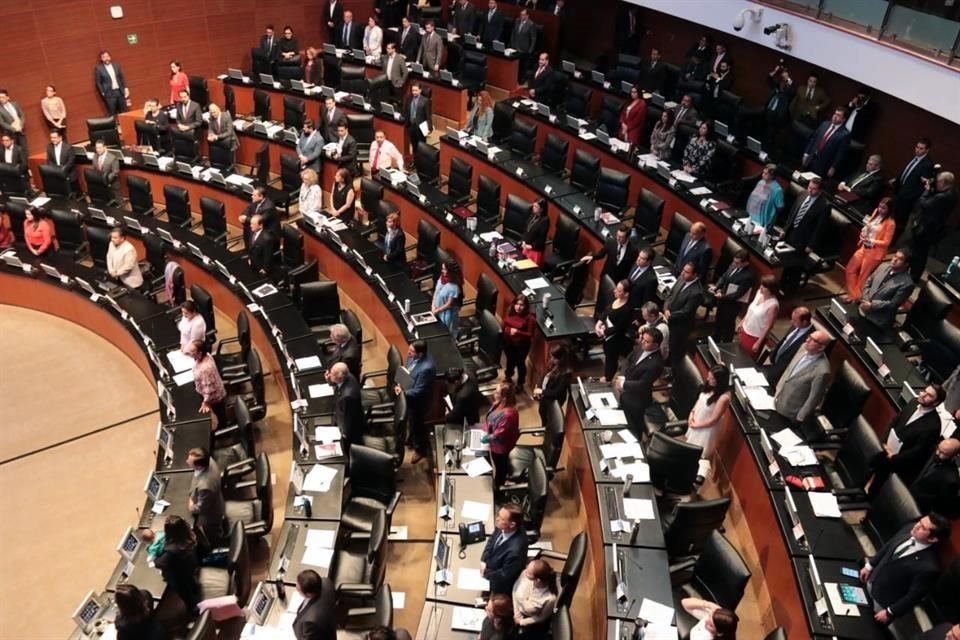 El Pleno del Senado guardó un minuto de silencio por las víctimas del ataque armado en Minatitlán, Veracruz.