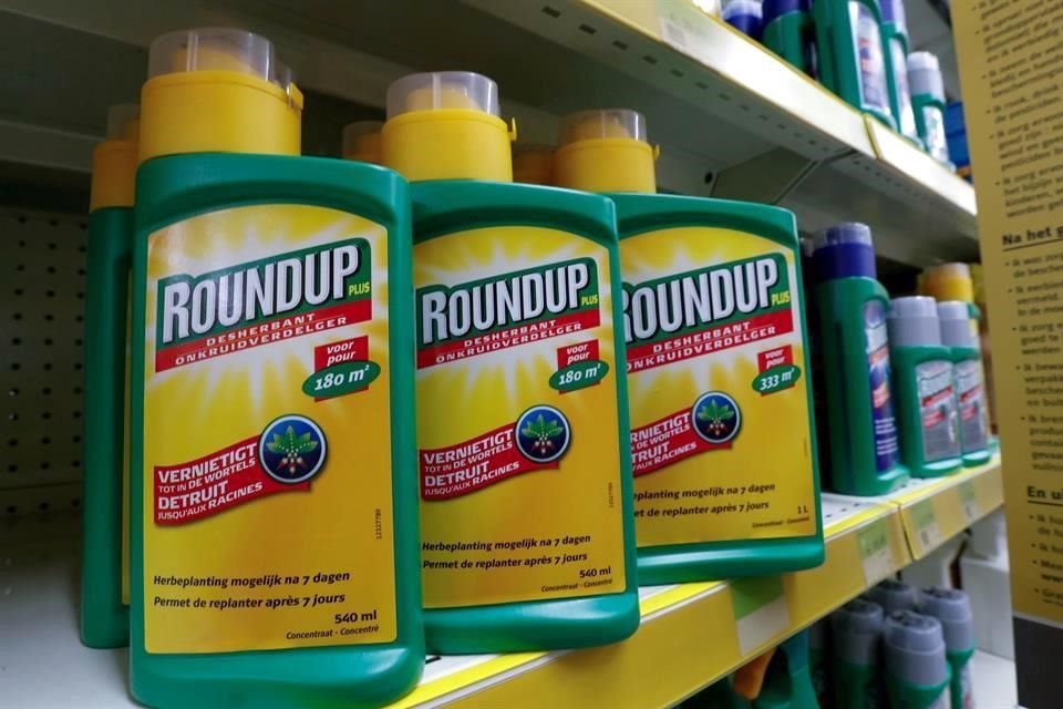 Bayer acordó resolver casi 100 mil demandas en Estados Unidos que alegan que el herbicida con glifosato Roundup de la compañía causó cáncer.