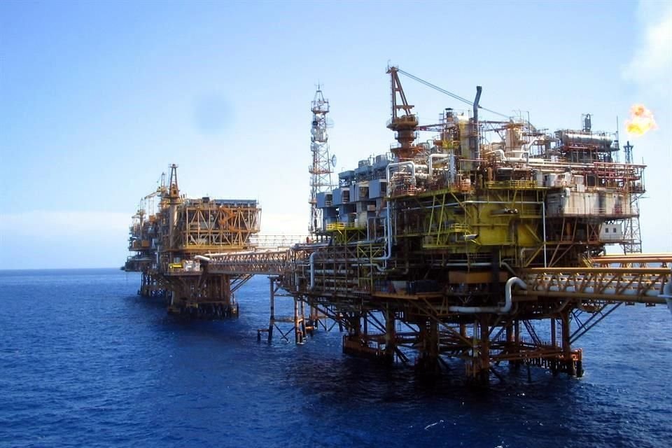 Los asaltos de piratas a plataformas petroleras, incluidas las operadas directamente por Pemex, se han vuelto un problema cotidiano en el Golfo de México.