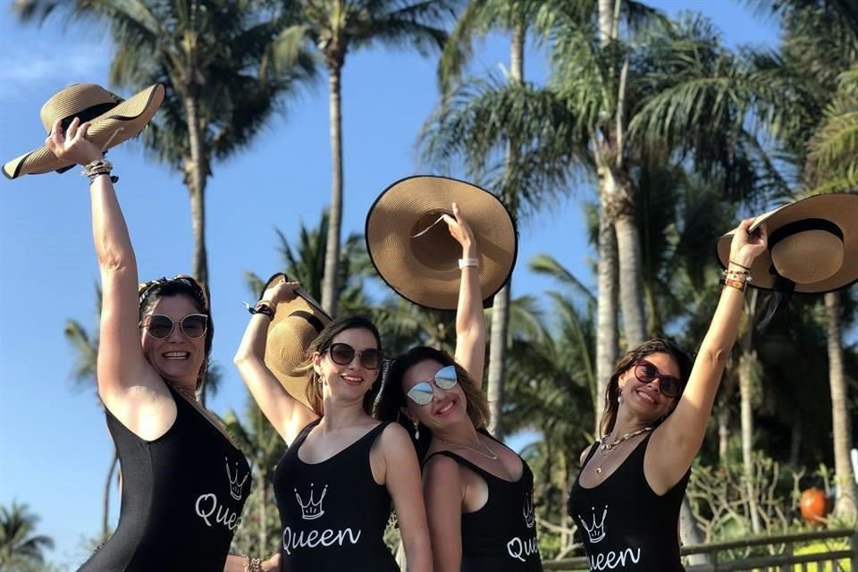 Jasia Cárdenas, Paty Garza de De la Fuente, Brenda Lara y Sandra Gianacópulos de Lara
