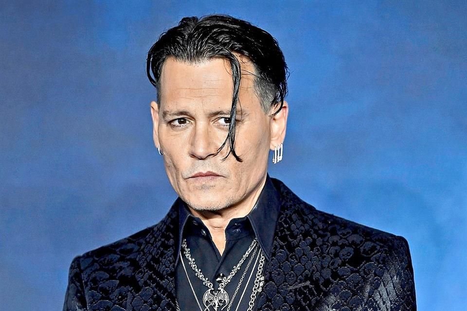 Johnny Depp encabeza un reparto internacional.