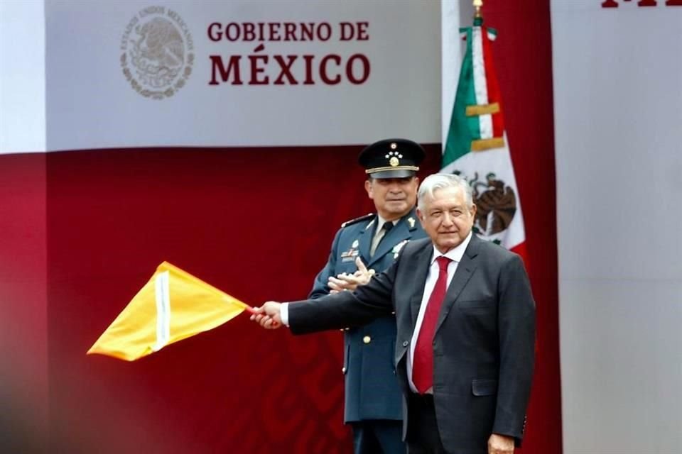 López Obrador en evento de inicio de estudios y trabajos preliminares para el aeropuerto.