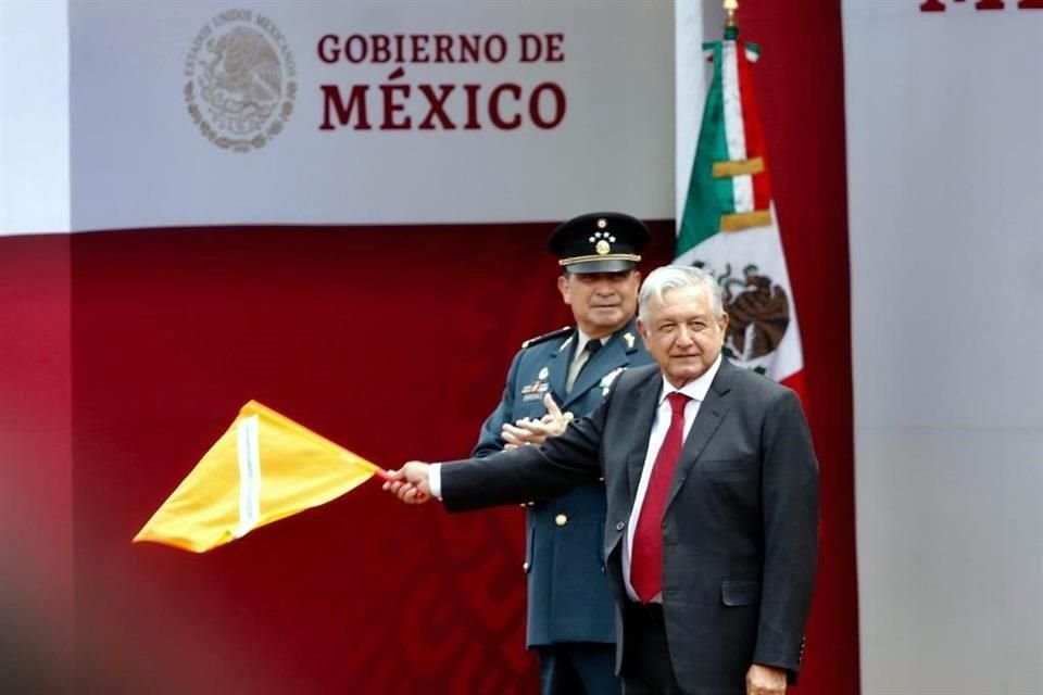 López Obrador en evento de inicio de estudios y trabajos preliminares para el aeropuerto.