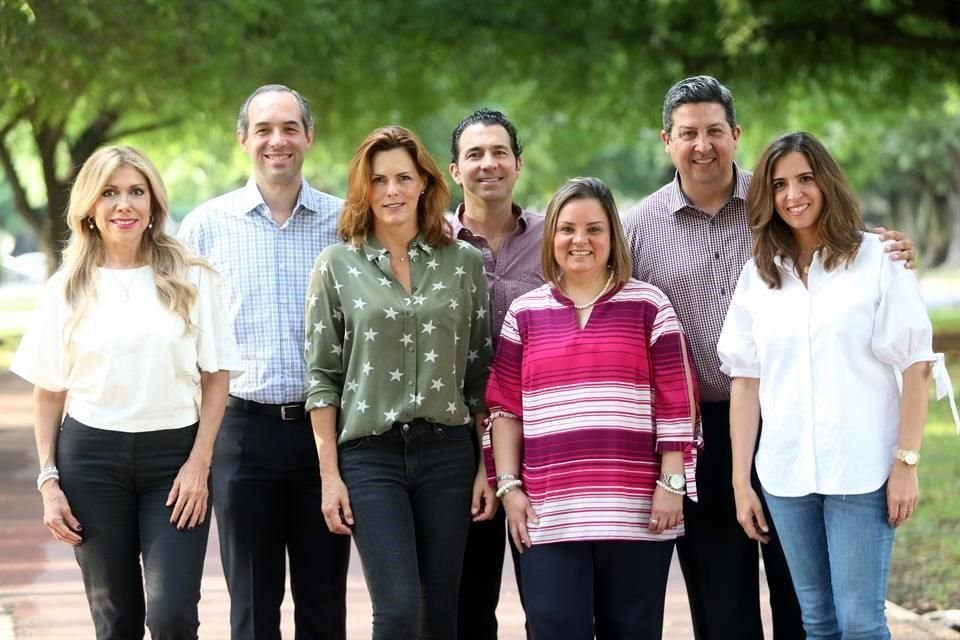 Patricia Gómez Retana, Roberto Melo, Rosa María Oliver de Blanco, Agustín Blanco, Mili Bulnes, Óscar Odriozola y Elisa de la Torre de Odriozola
