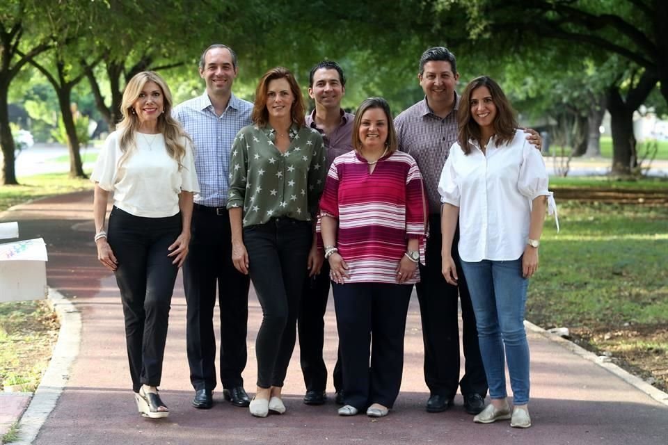 Patricia Gómez Retana, Roberto Melo, Rosa María Oliver de Blanco, Agustín Blanco, Mili Bulnes, Óscar Odriozola y Elisa de la Torre de Odriozola