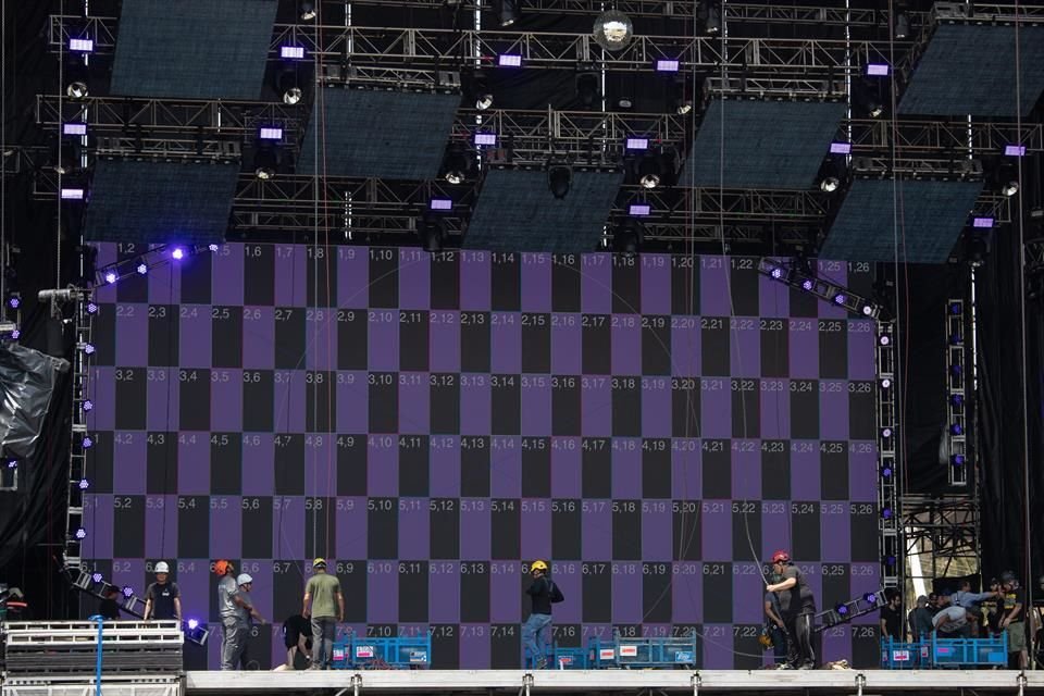 Staff de la producción ultimaba detalles del montaje, en el Autódromo.