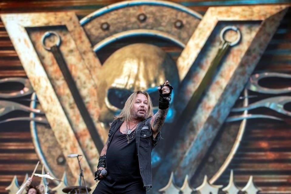 Vince Neil, ex vocalista de Mötley Crüe, sacudió el escenario del festival Domination con canciones como 'Girls, Girls, Girls'.