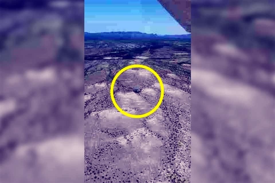 Un piloto que sobrevolaba a unos 10 kilómetros del Municipio de Ocampo reportó a la torre de control del Aeropuerto Venustiano Carranza, de Frontera, haber encontrado en tierra restos de un avión.