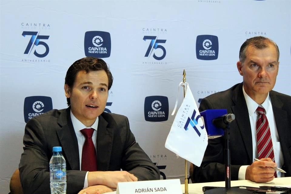 Adrián Sada Cueva (izq.), presidente de Caintra, y Guillermo Dillon, director del organismo industrial.