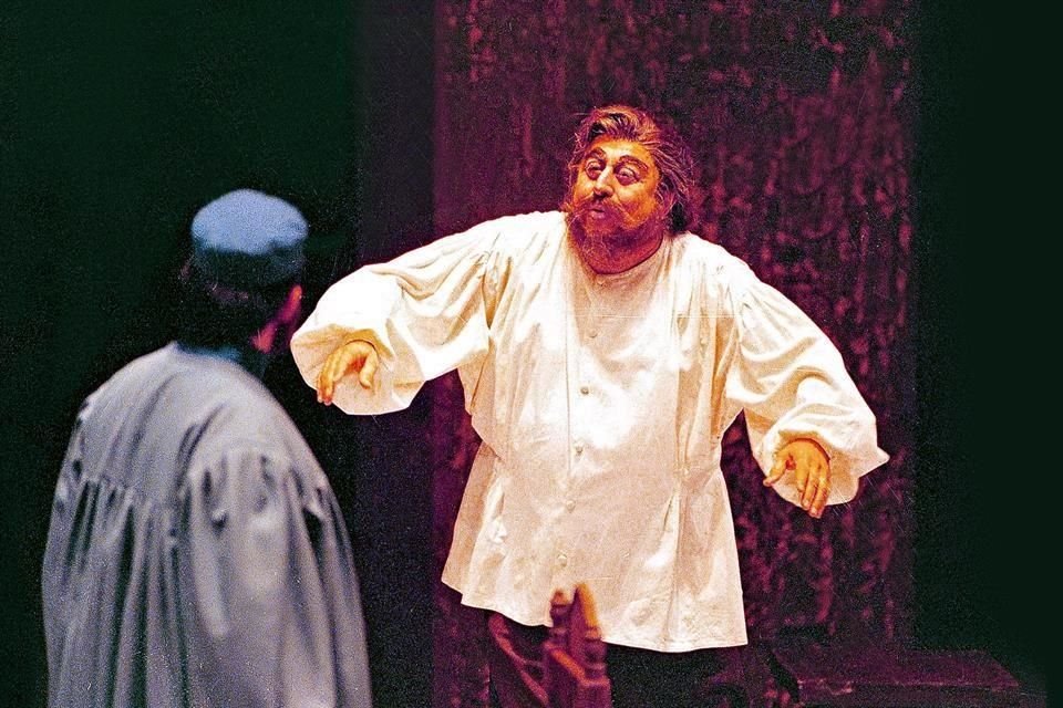 Como actor y director, el artista regio participó en la puesta 'Galileo Galilei', en 1992.