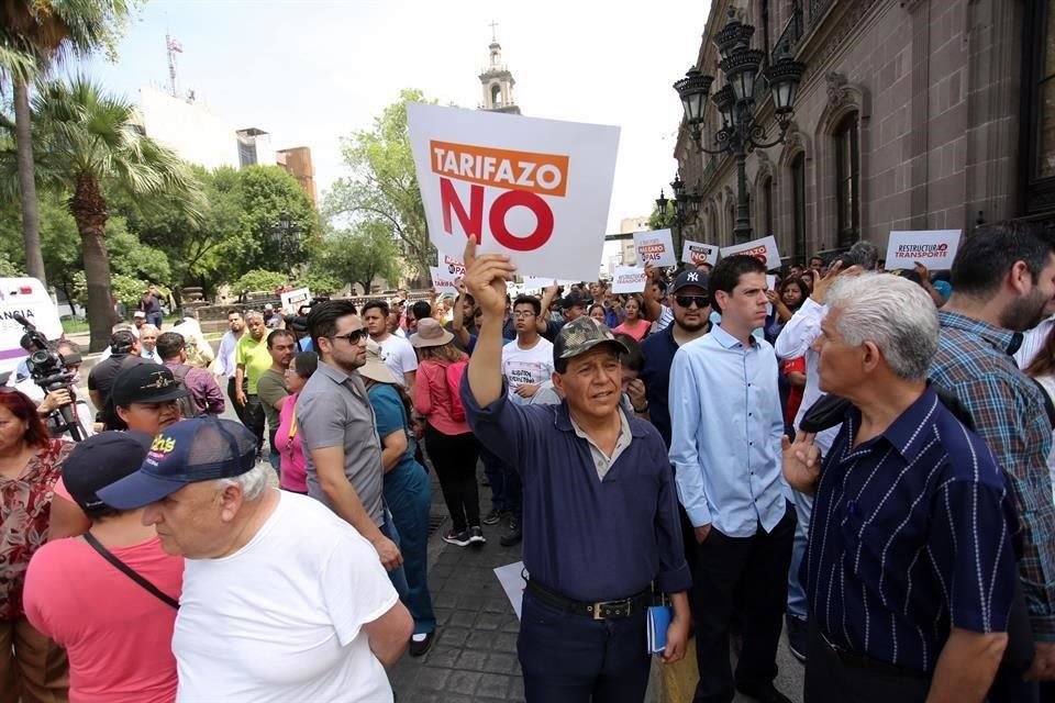 Exigieron a los integrantes de la Comisión de Transporte no autorizar ningún aumento, antes de reestructurar el sistema.