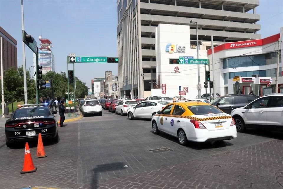 Un grupo de taxistas arribó al lugar para defender el aumento del sistema de transporte de alquiler.