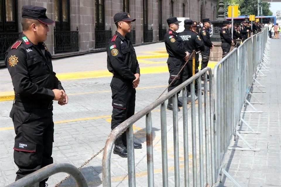 El Palacio de Gobierno, donde sesionó el Consejo de Transporte, fue resguardado fuertemente ante las protestas de usuarios.