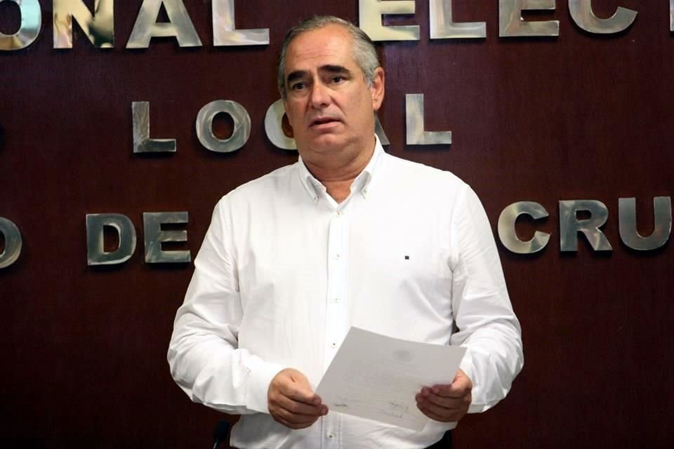 'Se debió hacer una licitación pública internacional para que escogieran a la mejor (de las cuatro empresas que competían)', dijo el senador de Veracruz.