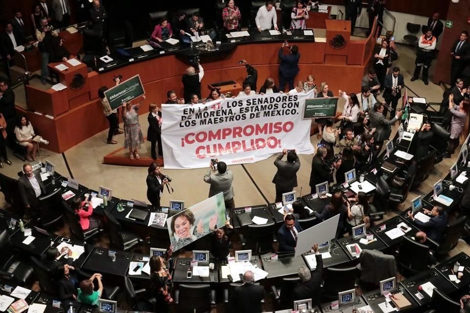 Senado aprueba en lo general y lo particular la reforma educativa de AMLO; ahora deberá ser avalada por la mayoría de Legislaturas locales.