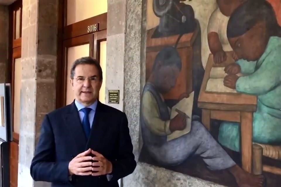 Esteban Moctezuma, Secretario de Educación Pública.