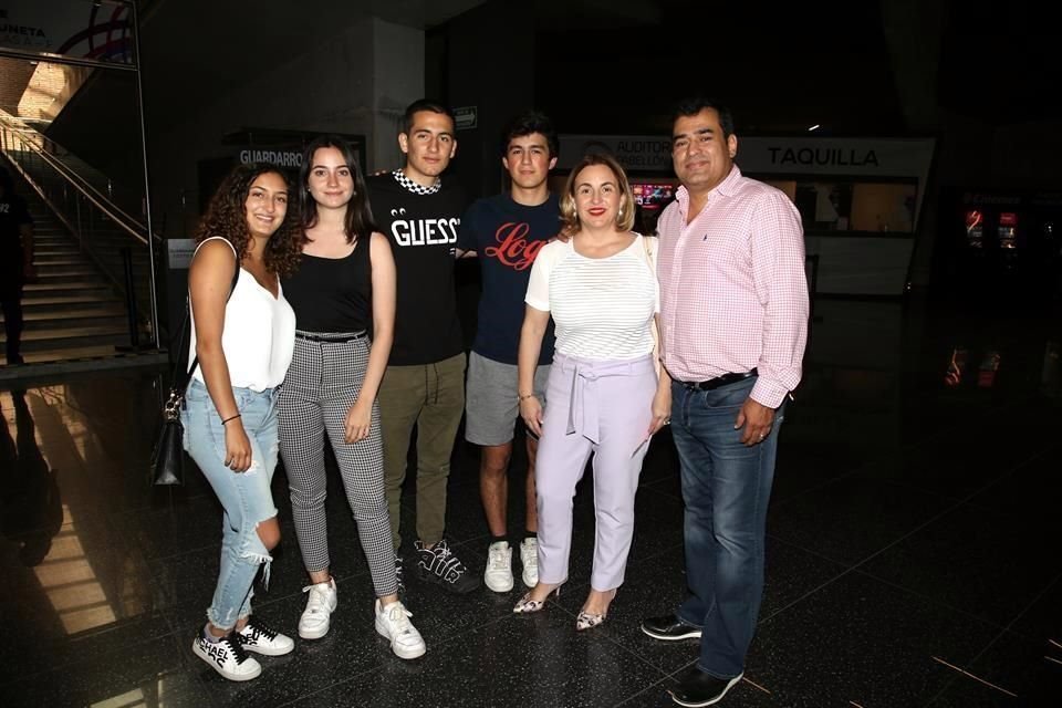 Anapaula González, Greta Chávez, Diego González, Emilio Espinosa, Adriana Mascareñas de González y Rolando González