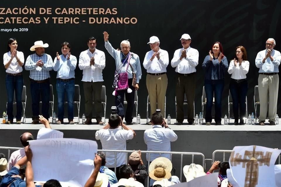 El Presidente se quejó de que en sólo el 20 por ciento del territorio nacional hay señal de internet.