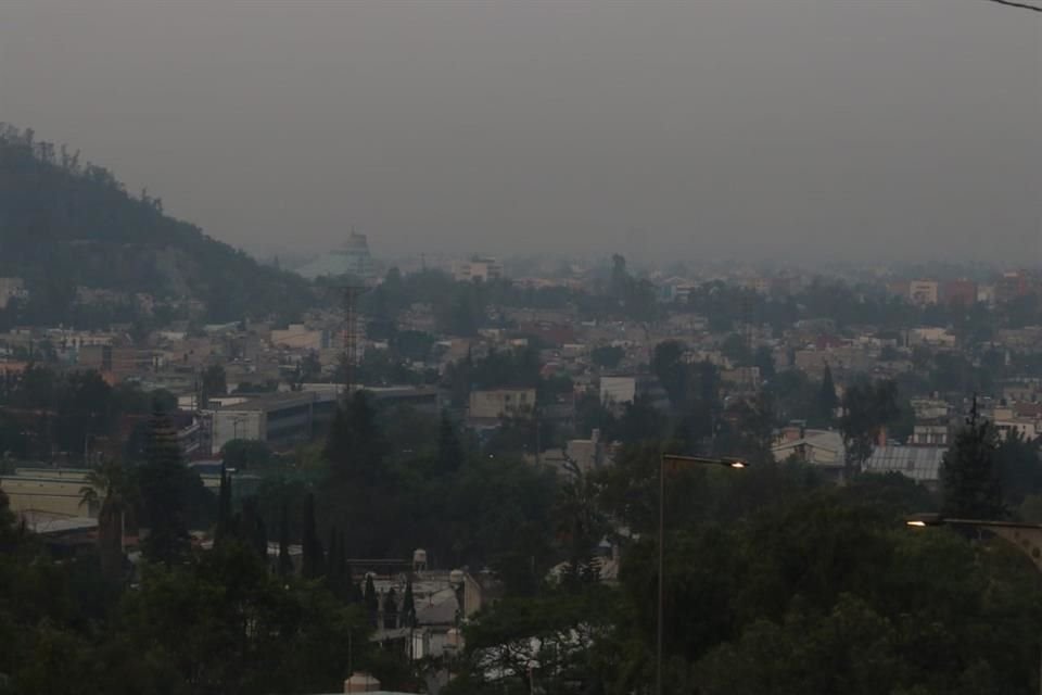 Este lunes, la mala calidad del aire persiste en el Valle de México, desde las primeras horas.