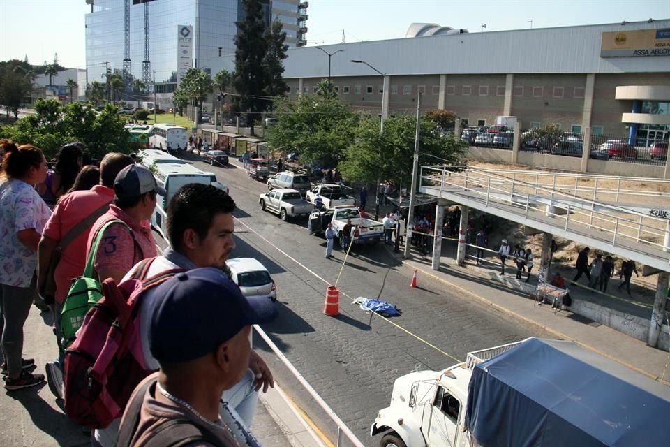 Al intentar cruzar Periférico Sur cerca del cruce con Avenida Colon, en Tlaquepaque, un hombre murió atropellado por una unidad de la 619-A.